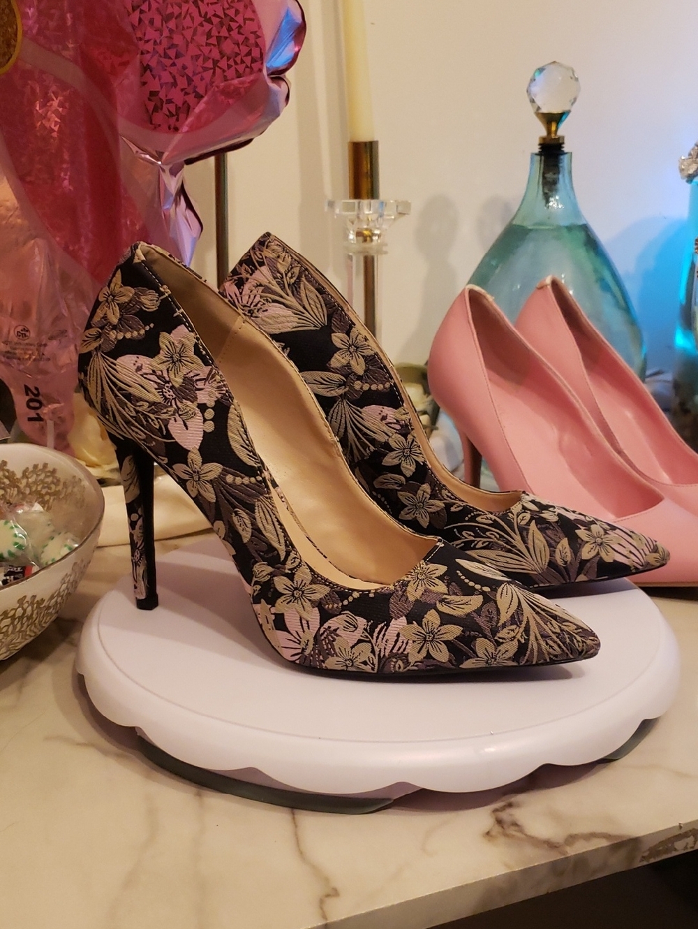 Cupid Floral Lace-Fabric Pointed-Toe Stiletto Pumps in Black and Pink Size 10